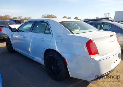 2016 Chrysler 300 Anniversary Edition z USA, uszkodzony, nr VIN 2C3CCAAG7GH128512